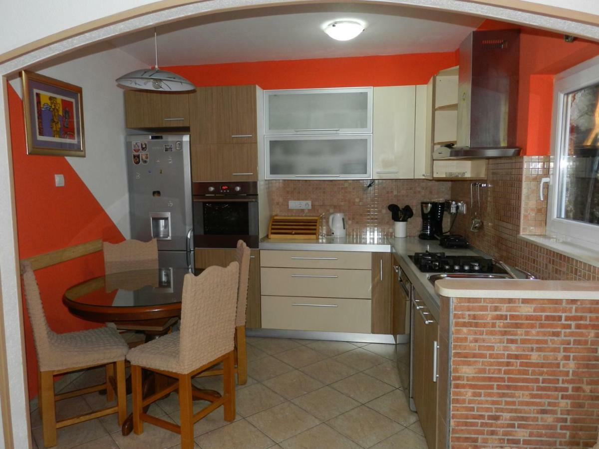 Apartmani Maruncic Омиш Экстерьер фото